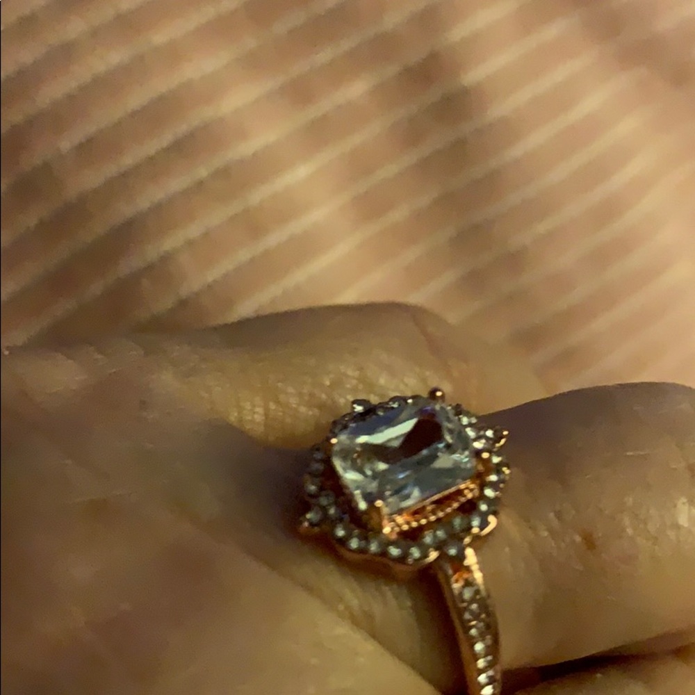 New Rose Gold Crystal Ring sizes 7, 8.5, 9.5 - Picture 3 of 3